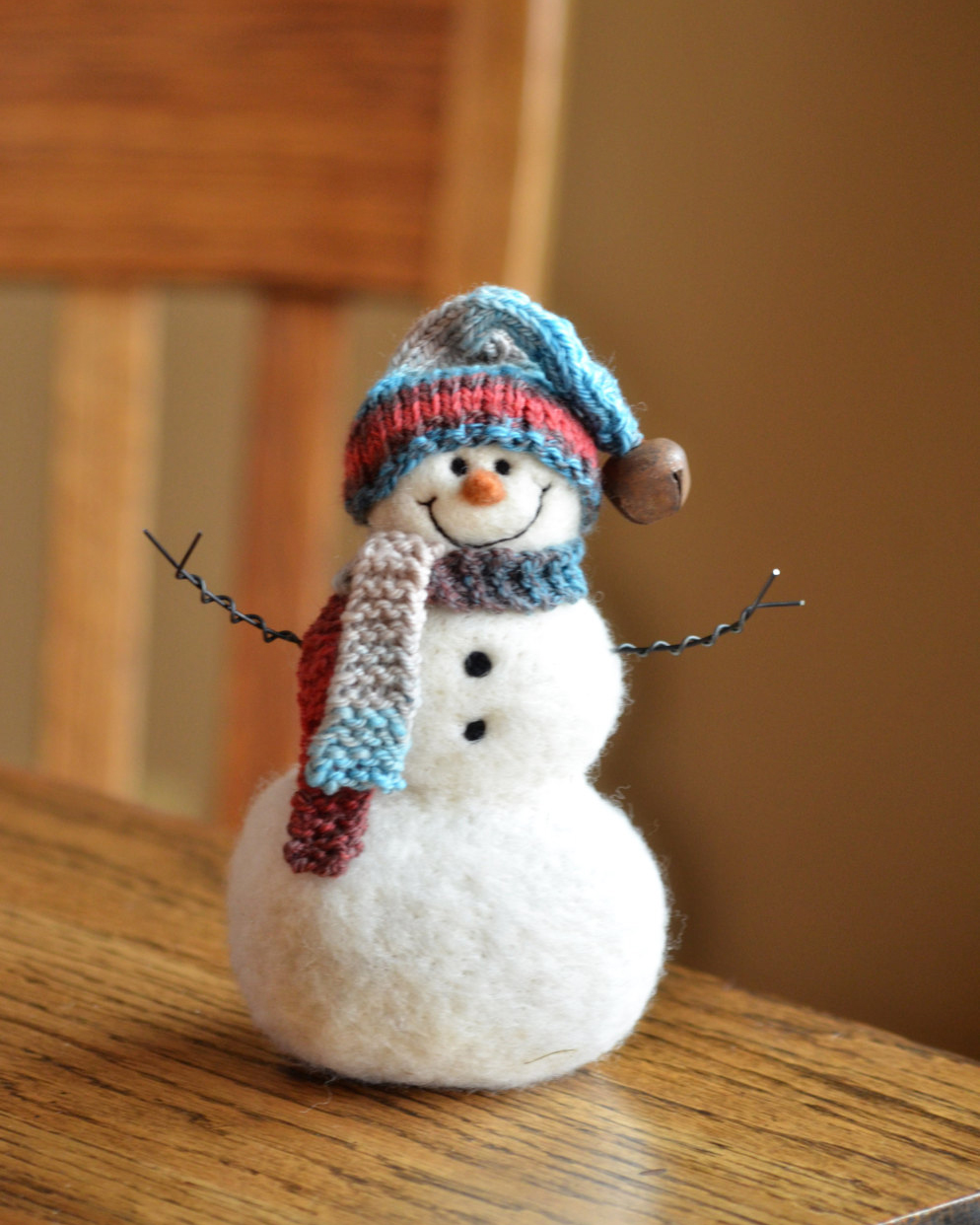 Снеговик - к Новому году. Как сделать текстильную куклу своими руками